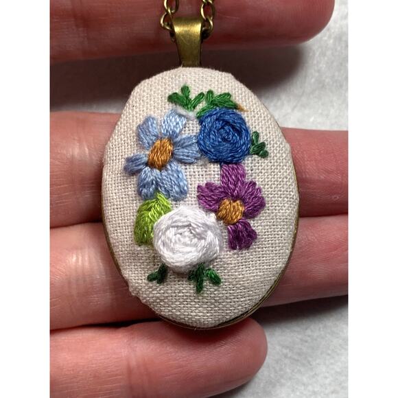 Handmade Blue Shades Floral Bouquet Embroidery Necklace - Picture 3 of 4